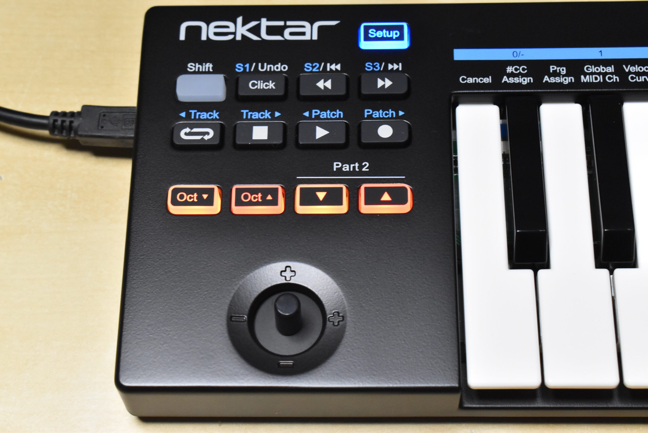 主要DAWと効率よく連携できるコンパクトなUSB-MIDIキーボード