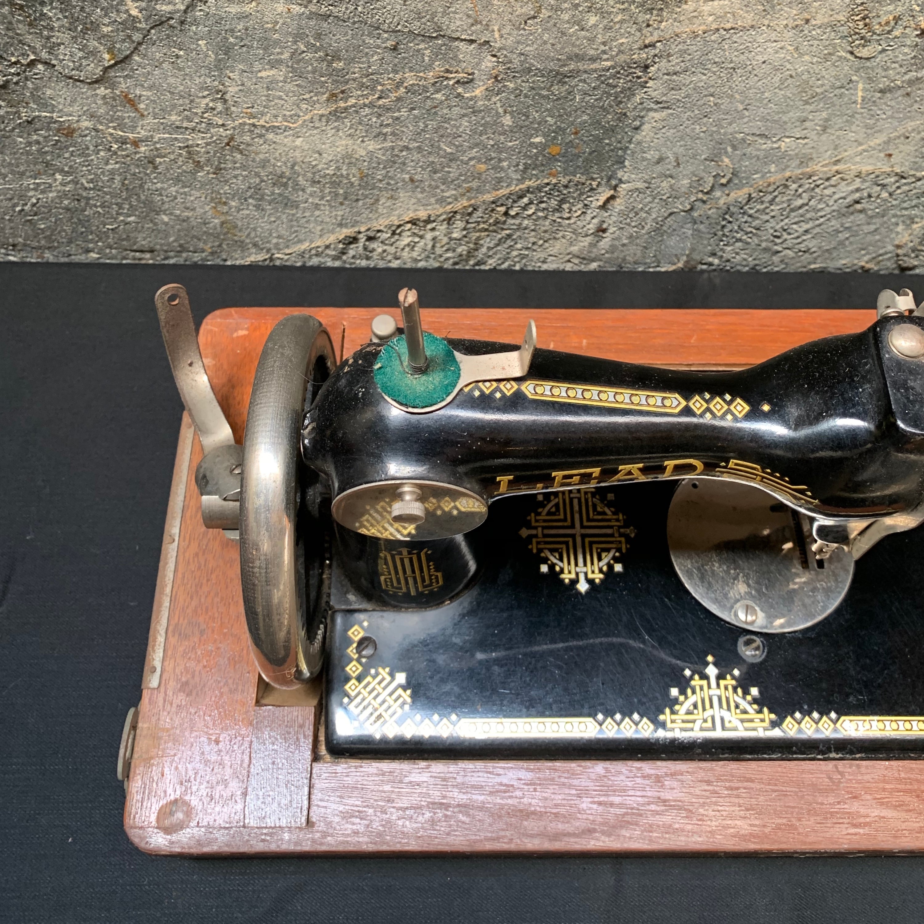 Japan Vintage 卓上 ミシン LEAD アンティーク 手回し式 木製カバー付