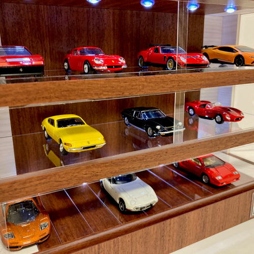 1/64展示21台可・チーク＆白木・3層ディスプレーBOX・スタイリッシュ