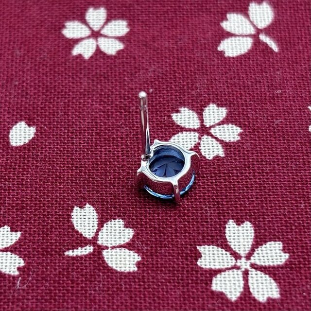 桜の宝石、ブルートパーズピアス | iichi 日々の暮らしを心地よくする