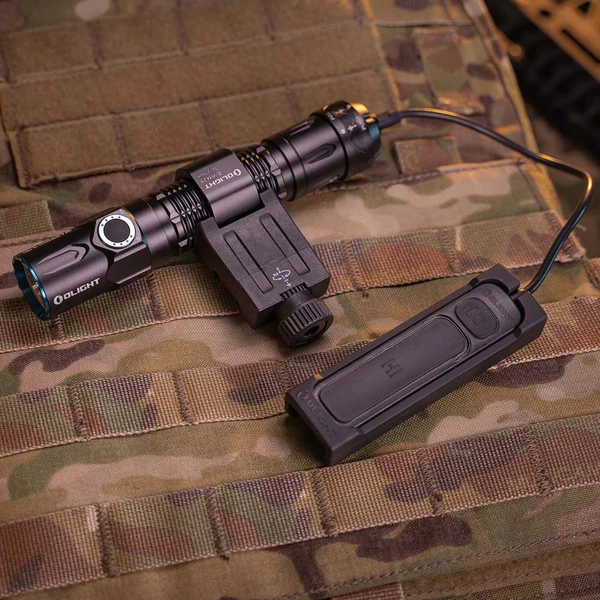 Warrior 3S タクティカルライト 2300lm・近接センサー - Olight Japan