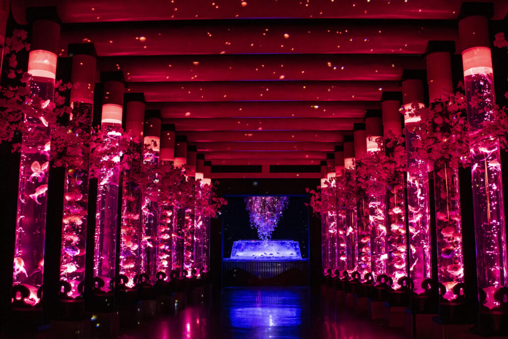 銀座】満開の桜が金魚と舞う、幻想的な“桜の没入空間”をプロデュース