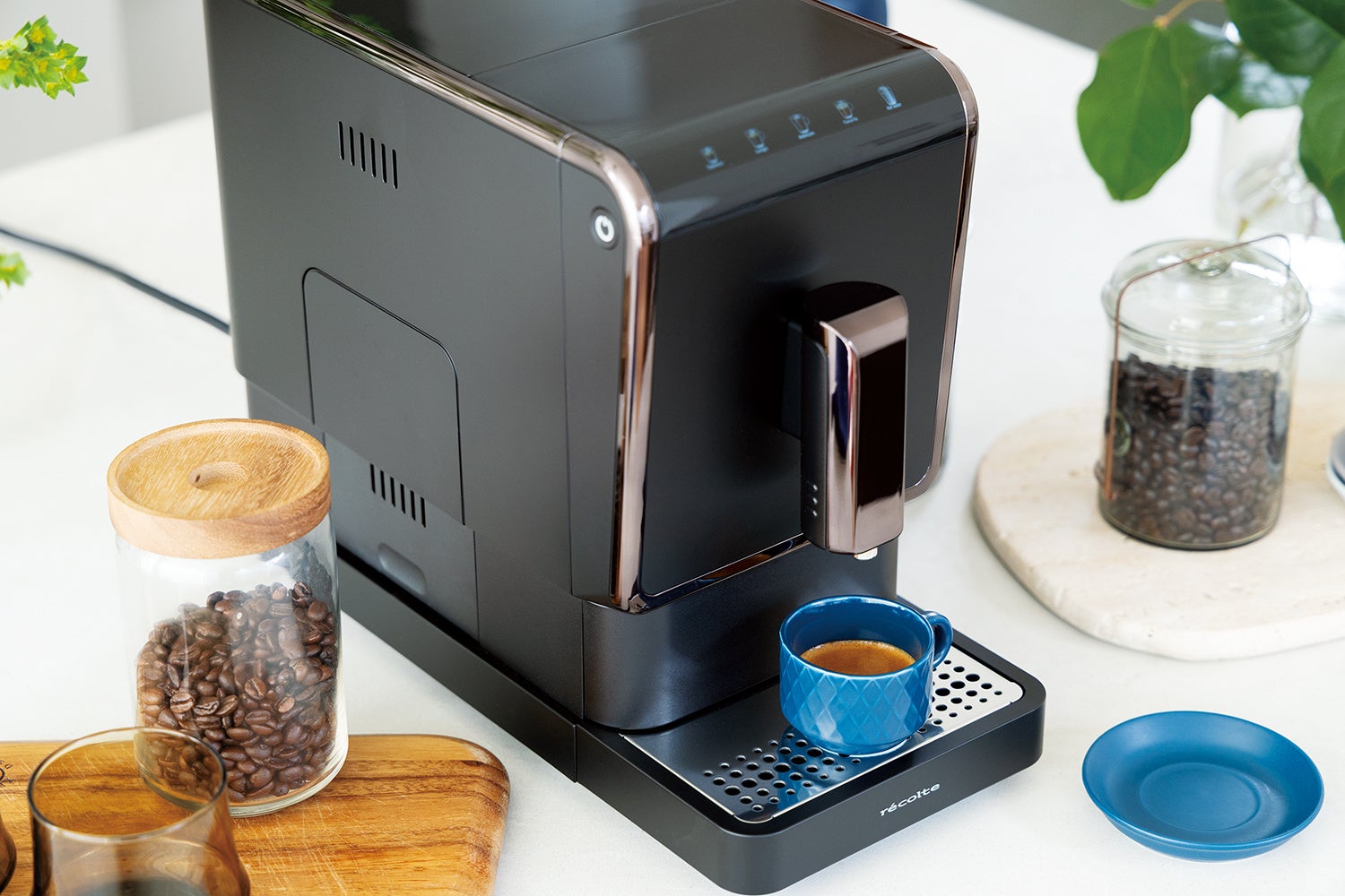 ワンタッチで本格エスプレッソを。レコルト［全自動エスプレッソ