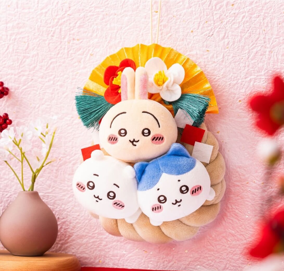 ちいかわ】12/19発売！お正月を彩る「しめ縄・鏡餅ぬいぐるみ」など