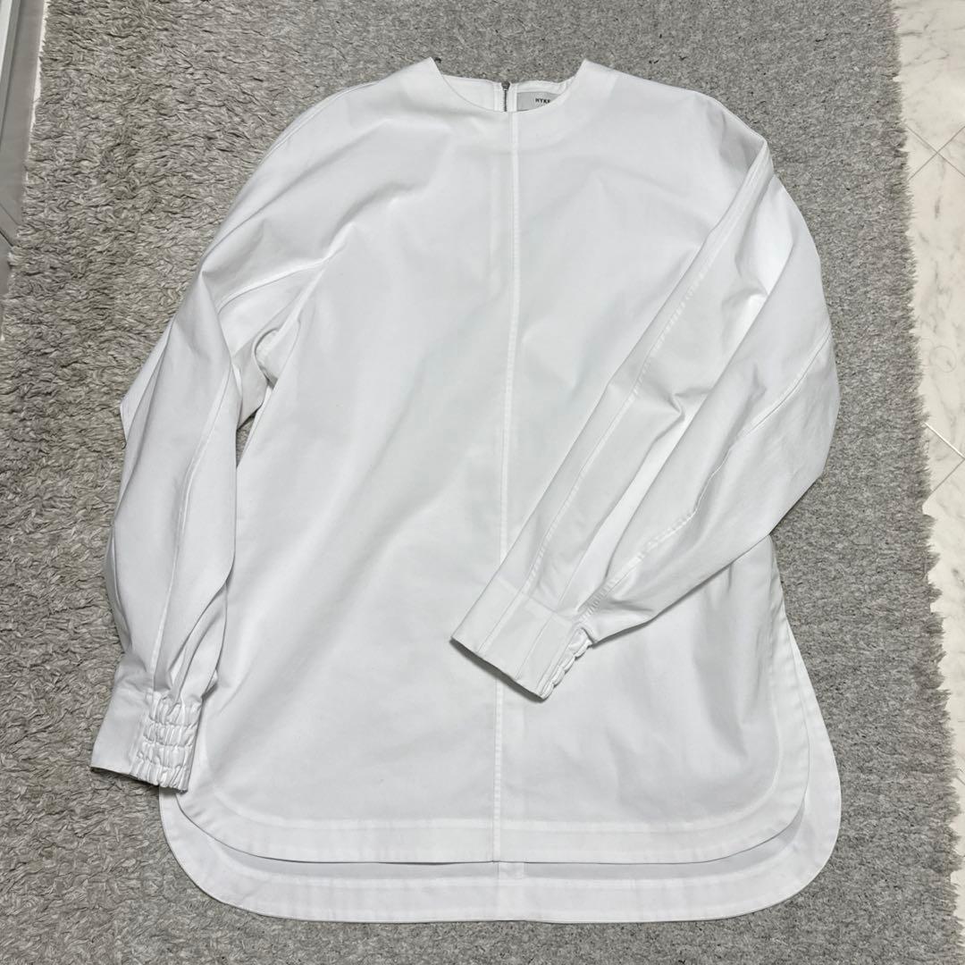 HYKE クルーネックホワイト コットン 長袖シャツ