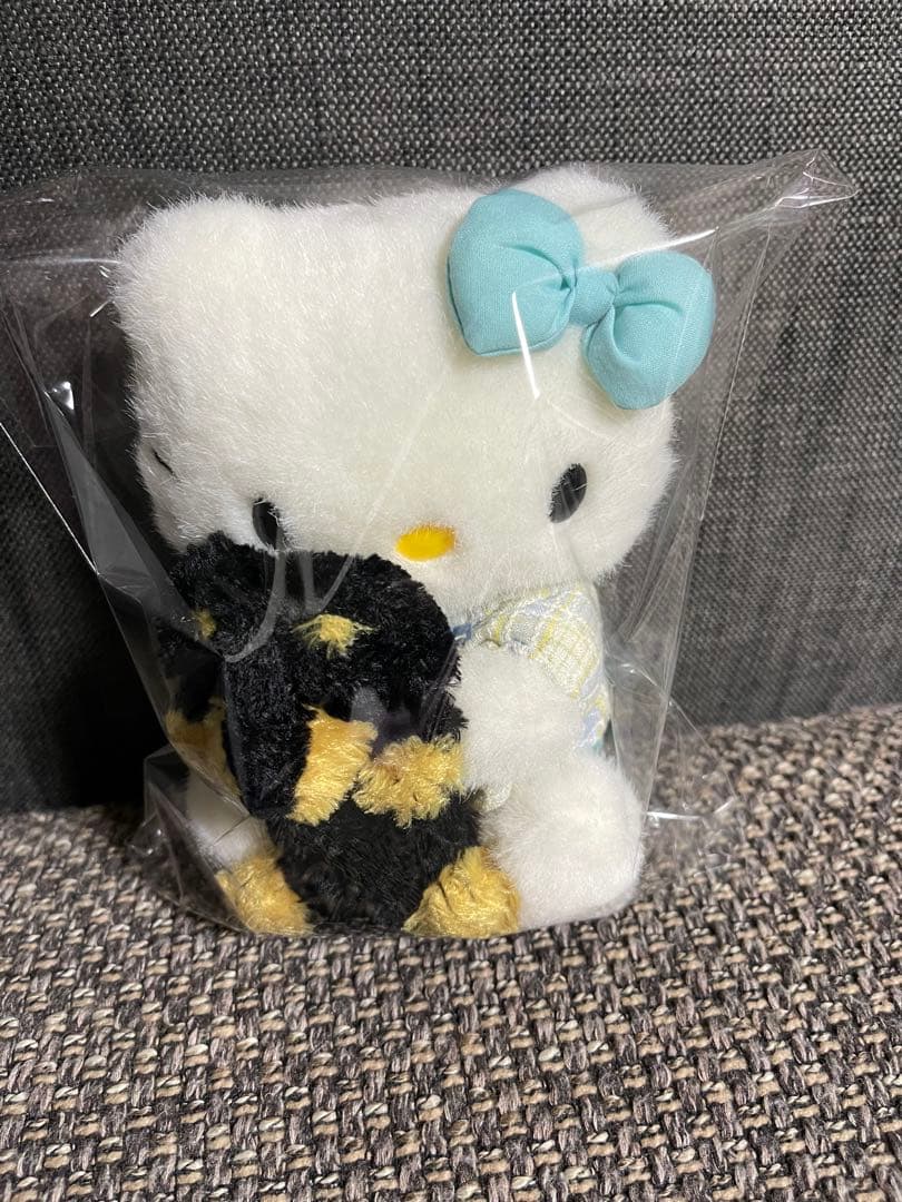 ハローキティ ミニチュアダックス抱いたぬいぐるみ