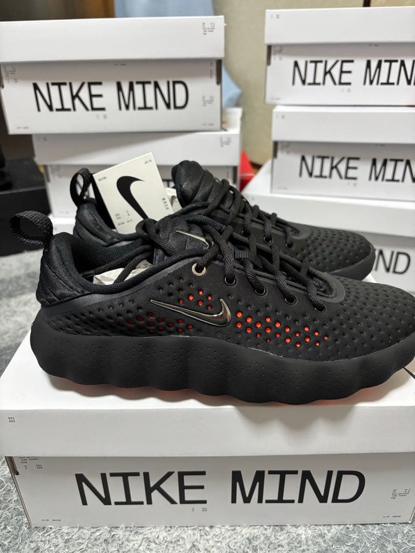 NIKE MIND ブラック/オレンジ スニーカー