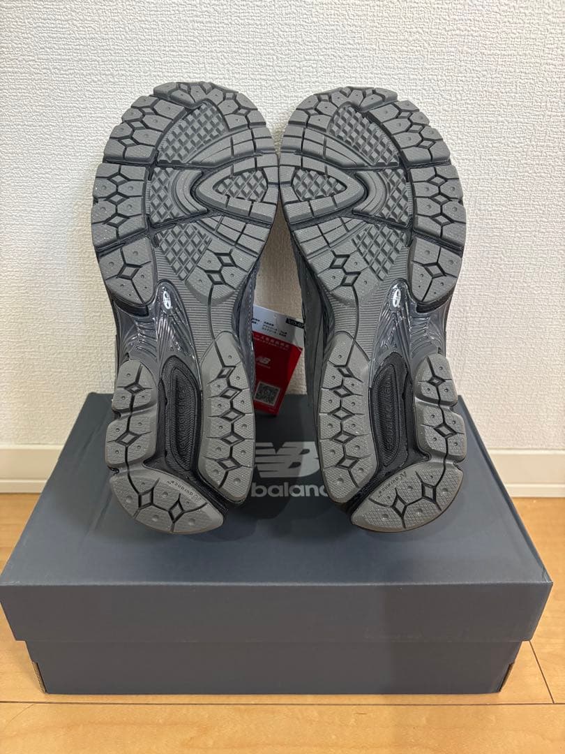 新品タグ付き New Balance 2002R ダークグレー 26.5cm