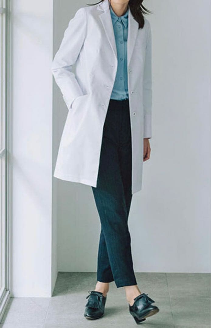 【クラシコ】ヌードフィットドクターコート・レディースＭ 美シルエットの「ヌードフィットドクターコート」2020リニューアル