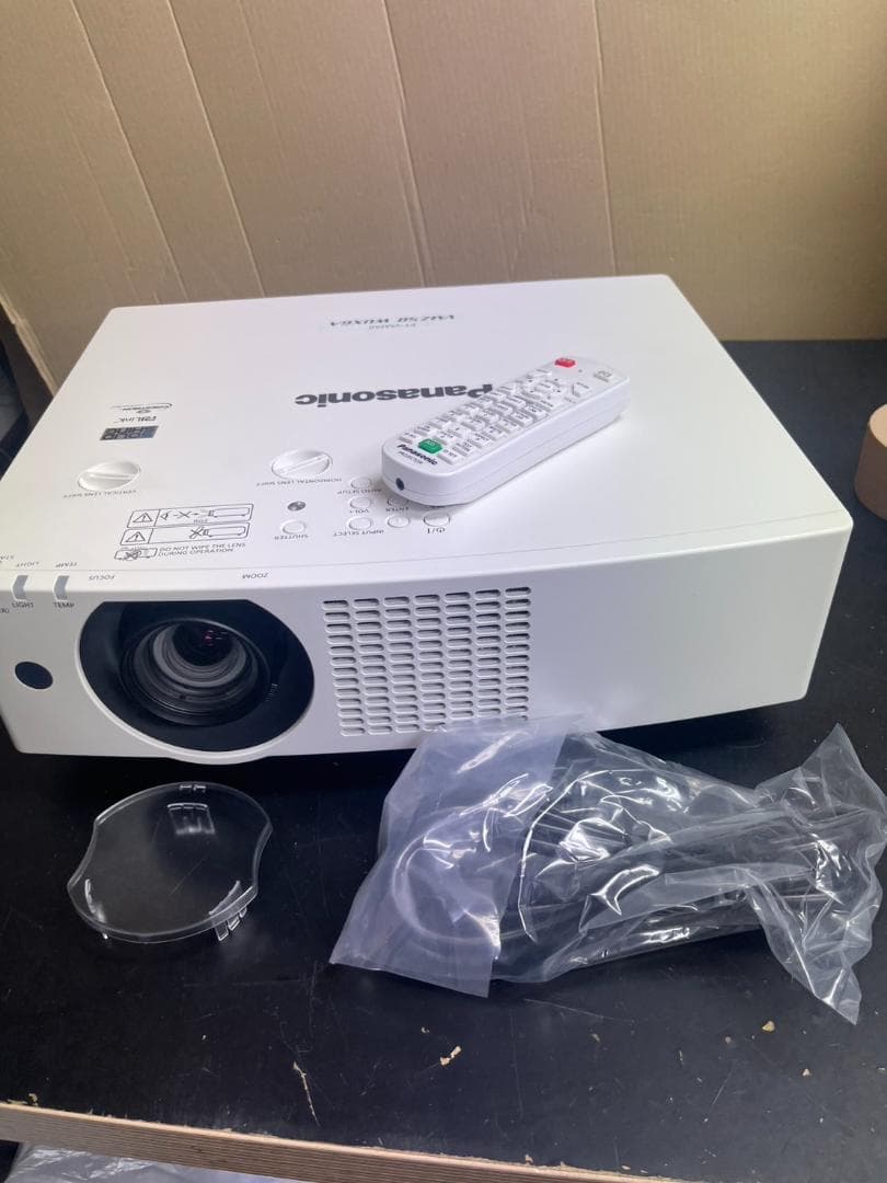 Panasonic PT-VMZ50 WUXGA プロジェクター本体 訳アリ