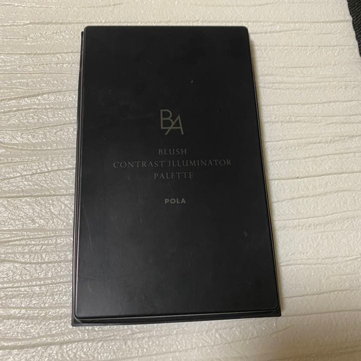 BA カラーズ　ブラッシュ&コントラスト イルミネーター　パレット