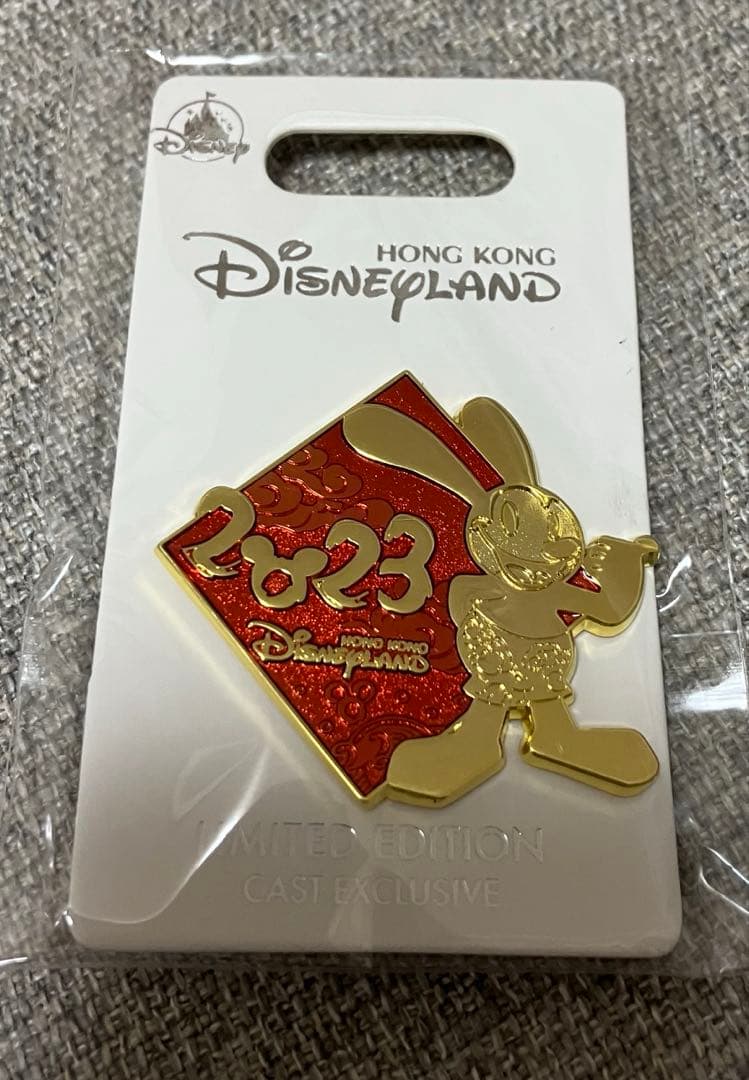 レア 限定 ディズニー ピンバッジ オズワルド 2023 香港 HKDL オズワルドが香港デビュー、ミッキーたちは100周年衣装で登場 香港