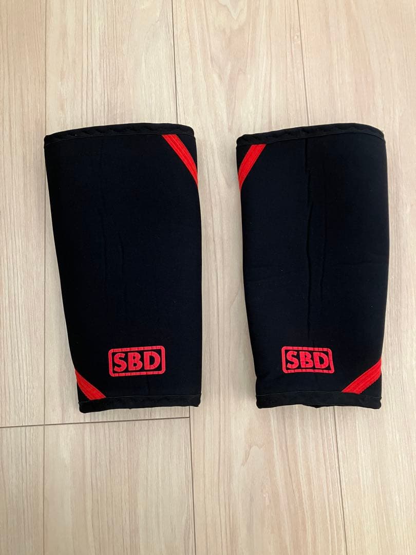 SBD ニースリーブMサイズ ブラック/レッド Amazon.co.jp: SBD ニースリーブ Mサイズ : スポーツ＆アウトドア