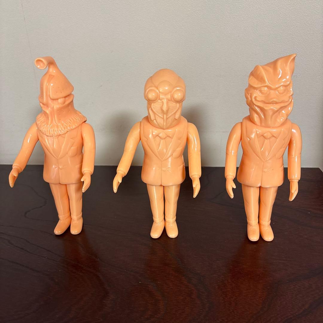 M1号 ケムール人、セミ人間、ケロニア人　ウルトラマンシリーズ　ソフビ　未塗装