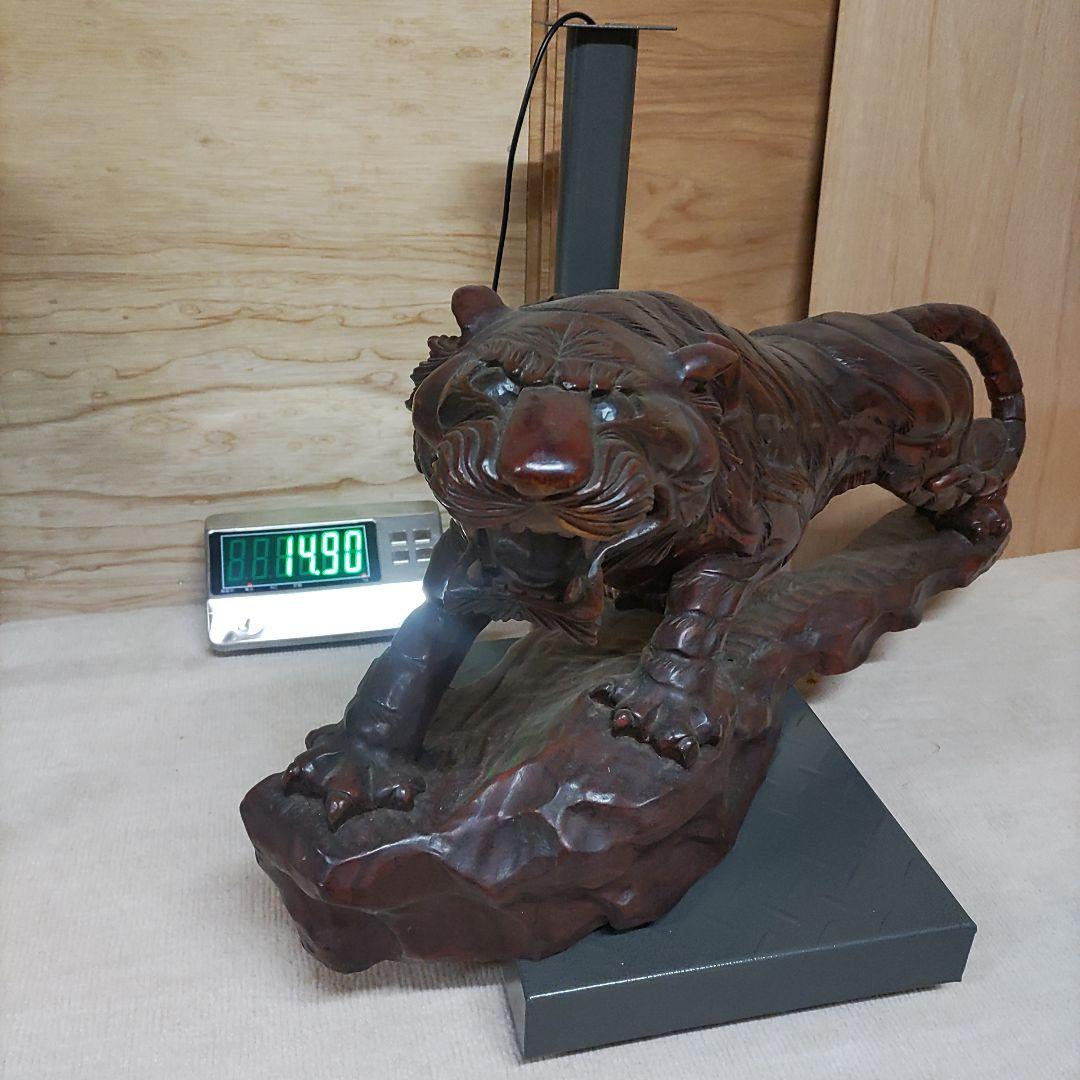 一刀彫り虎の木彫り