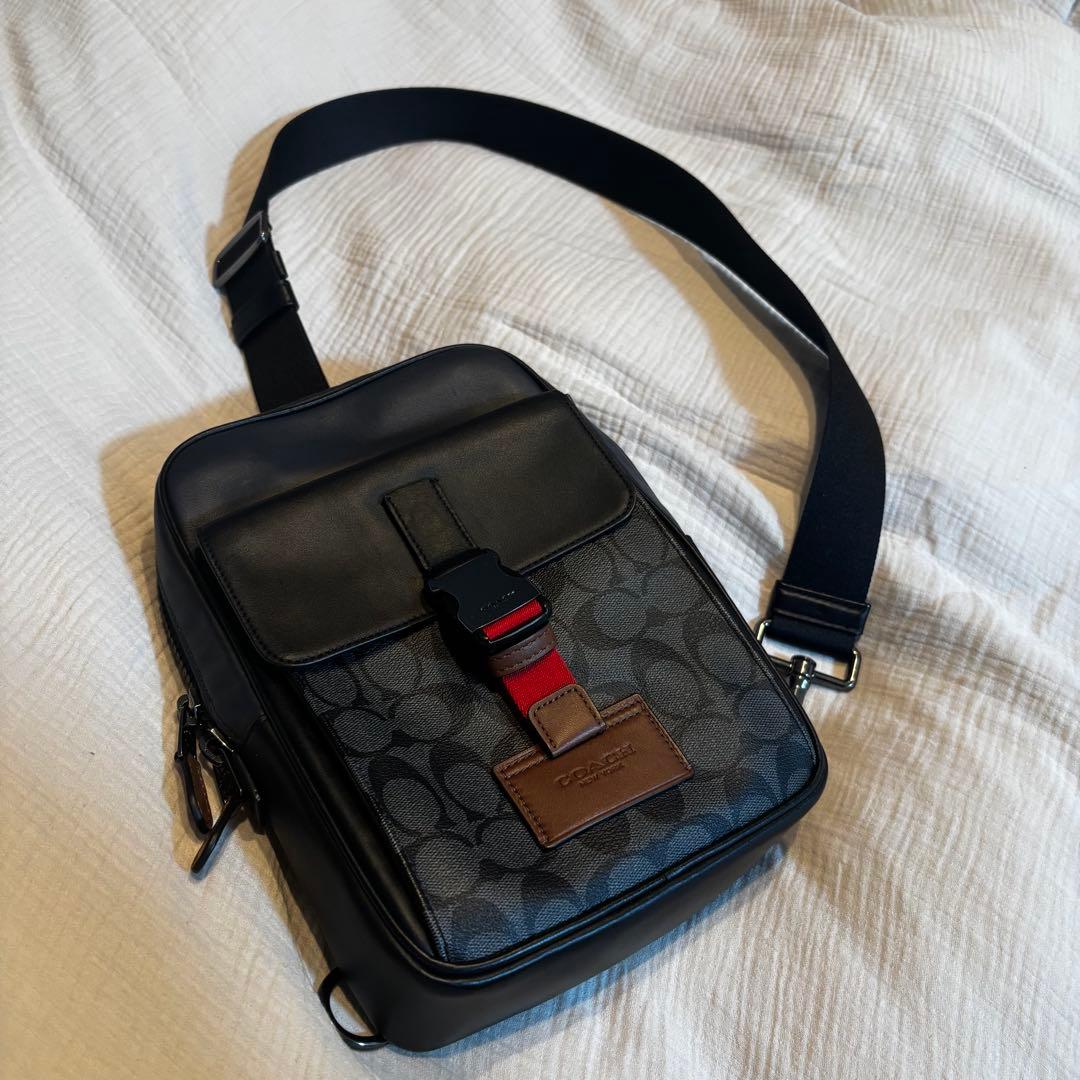 おおもり　Coach ボディバッグ ブラック/グレー 新作メンズ バッグ | COACH コーチ公式アウトレットオンラインストア