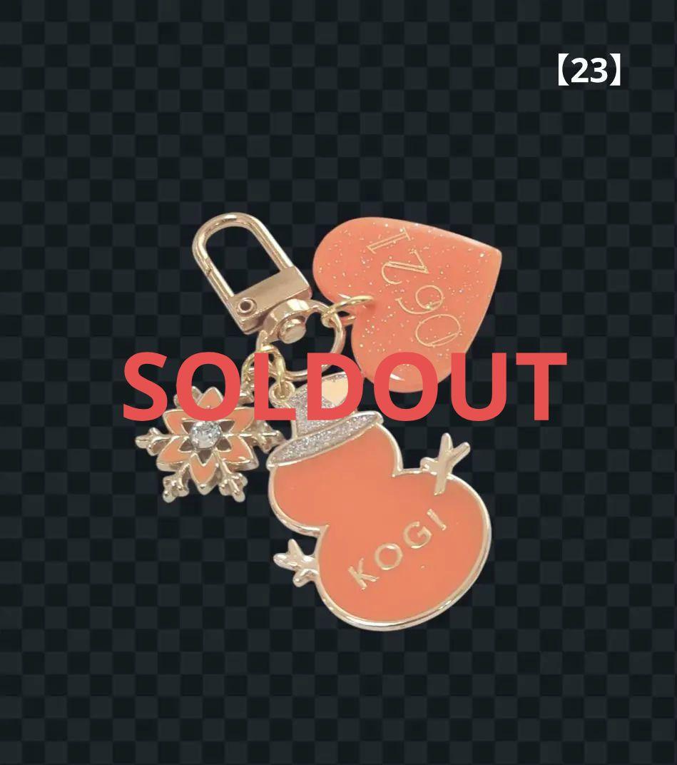 《名入れ・まとめ買割》ハンドメイド　キーホルダー　スノーマン　メンカラ