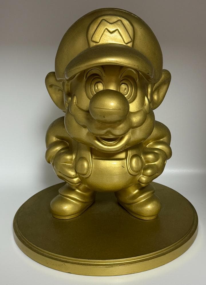 任天堂特約店 金のマリオ像・台座付き