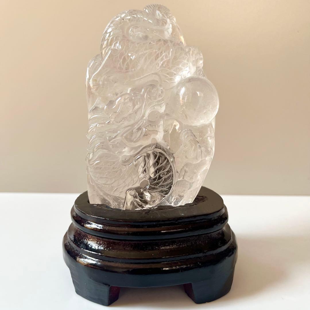 水晶　龍　縁起物　石　石製　石彫　石彫り　置物 水晶 龍彫刻 (木製台座付き)